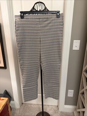 Elaine Rose Plaid Cropped Capris in Black and Cream with pockets